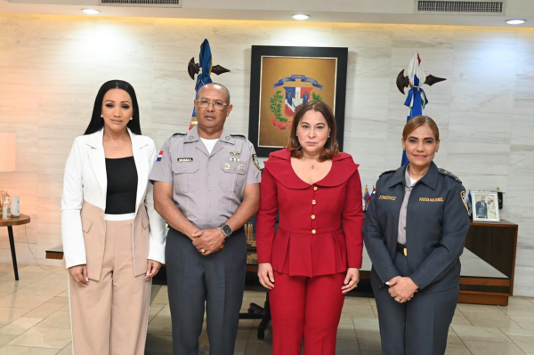 Ministerio de la Mujer y la Policía Nacional discuten acciones coordinadas para dar respuesta integral a la violencia de género e intrafamiliar.