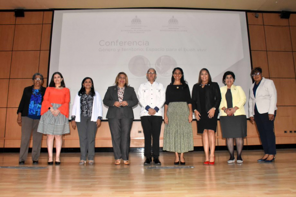 Entidades del gobierno reiteran su compromiso para crear igualdad de oportunidades entre hombres y mujeres en el territorio