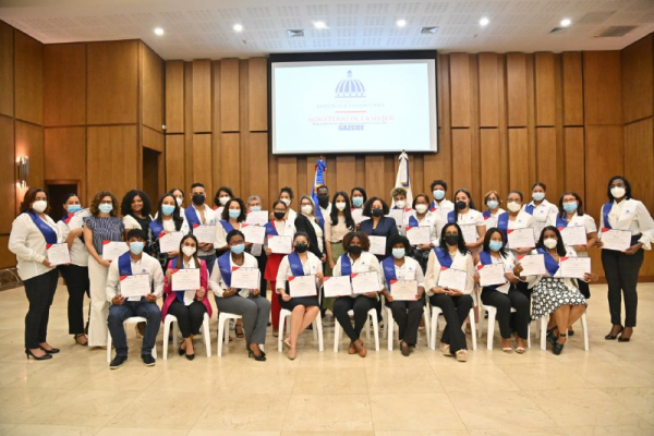 Ministerio de la Mujer, APEC Y AECID realizaron ceremonia de graduación