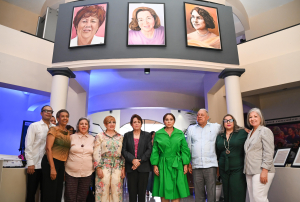 Ministerio de la Mujer devela los retratos de Abigail Mejía, Gladys Gutiérrez y Magaly Pineda en la Galería de la Mujer Dominicana “María Trinidad Sánchez”