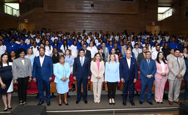 Ministra de la Mujer participa en graduación de la segunda promoción de Personas Cuidadoras