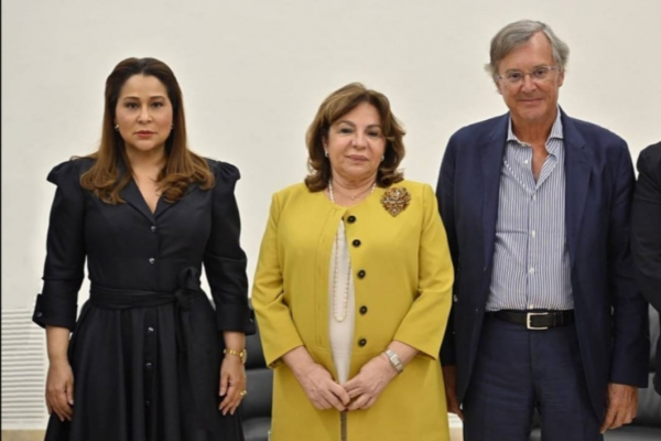 Ministra de la Mujer sostiene que educar y cambiar patrones es uno de los desafíos para erradicar la violencia 