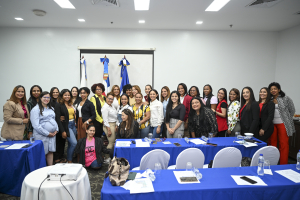 Psicólogas y trabajadoras sociales del Ministerio de la Mujer se  capacitan en prevención de  trata de personas