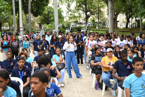 Ministerio de la Mujer realiza feria educativa a través de su centro de adolescentes