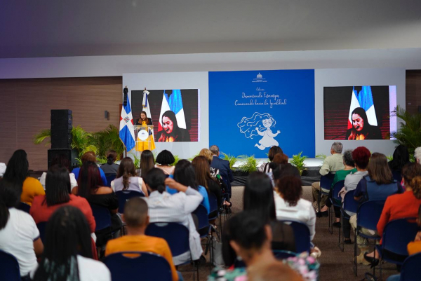 Ministerio de la Mujer presenta colección “Desmontando Estereotipos, Caminando hacia la Igualdad”