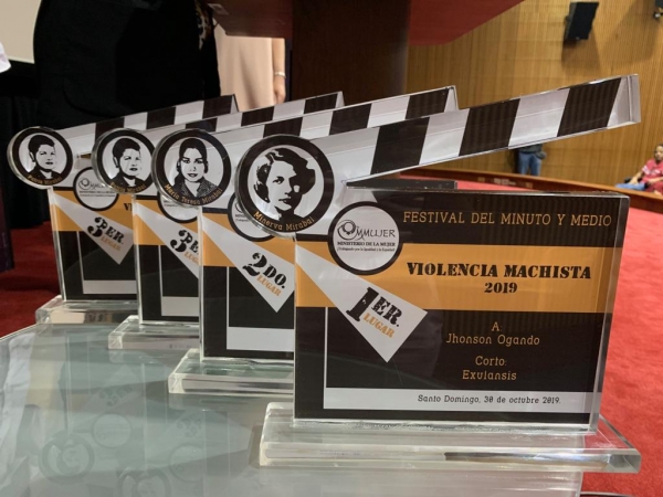 Ministerio de la Mujer entrega premios del II festival del Minuto y Medio Violencia Machista