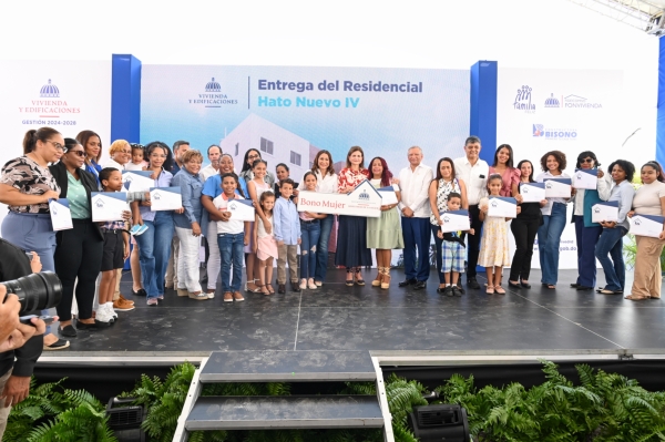 Ministerio de la Mujer transforma la vida de 36 mujeres a través del Bono Mujer en Santo Domingo Oeste