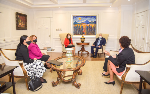 Comitiva del Ministerio de la Mujer visita Senado para coordinar acciones a favor de la mujer en RD