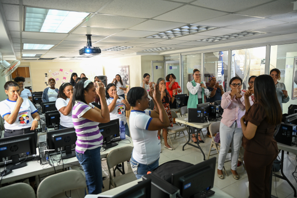 Ministerio de la Mujer apertura diplomado en lenguaje de señas como parte de su política de inclusión e igualdad