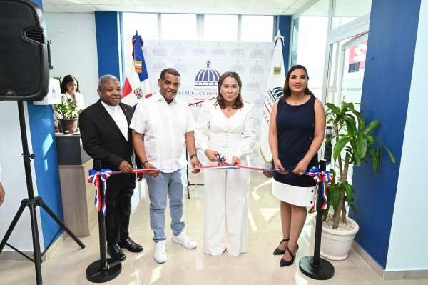 Ministra de la Mujer inaugura nuevas instalaciones de Oficina Provincial de la Mujer y abre centro de capacitación en Barahona