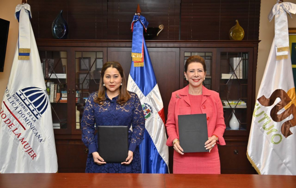 Ministerio de la Mujer y Fundación Sur Futuro acuerdan trabajar en beneficio de la mujer 