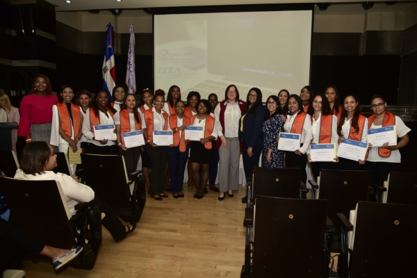 Eliminando brechas: graduamos el primer grupo del proyecto “Software Mujeres”