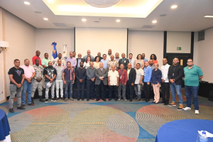Ministerio de la Mujer capacita personal masculino en temas de paternidad corresponsable
