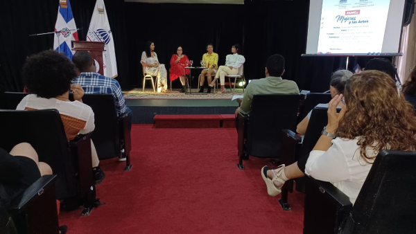 Ministerios de la Mujer y Cultura presentaron el panel “Mujer y las Artes”