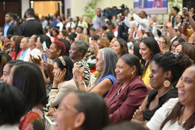 Presidente Luis Abinader anuncia creación de un fondo de garantía de 100 millones para apoyar emprendimientos de mujeres