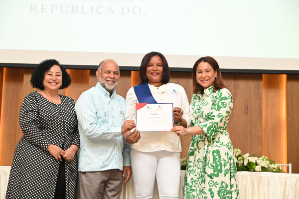 Ministerio de la Mujer egresa profesionales de instituciones públicas y sociedad civil de su Escuela de Igualdad de Género