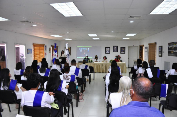 Ministerio de la Mujer forma a 71 personas en “Principios Básicos, Atención, Salud y Prevención en Violencia de Género”